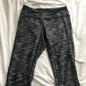 zella black and white cropped leggings